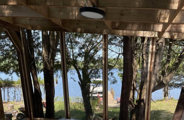 Lakefront resort with Jacuzzi, Gazebos, garages, cabins, Treehouse, Ponton