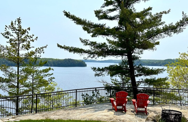 Lakefront Retreat Hot Tub Outdoor Sauna Dock Swim Stunning Views!