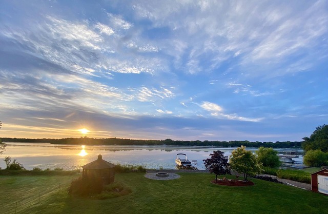 Lakefront Retreat on Long Lake – Perfect for Wildlife, Weddings & Getaways