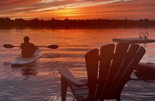 Lakefront Sunsets Gorgeous Cottage at Kawartha Lakes