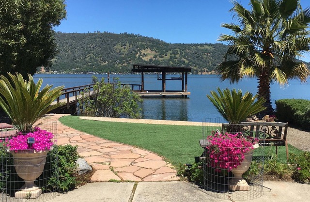Lakefront Vacation Home, Private Beach, Dock, Pool Table, Fishing, Pet-Friendly!