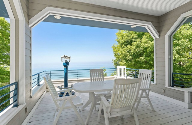 Lakefront Villa | 5 Bed, 3 Bath