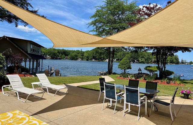 Lakehouse in Alton Bay on Lake Winnipesaukee - sandy beach -spacious level lot.