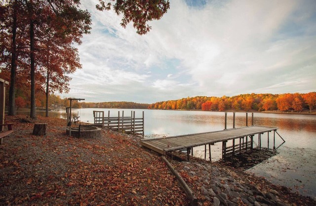 Lakehouse with Hot Tub - Near Shawnee Forest