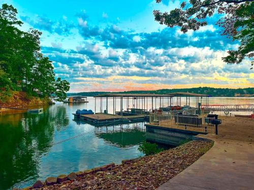 Lakehouse Wpools, Hottub, Dock, Sauna,playground