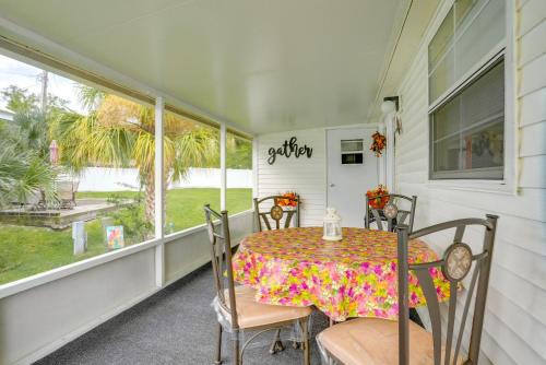 Lakeland Cottage with Pool Access and Screened Porch!