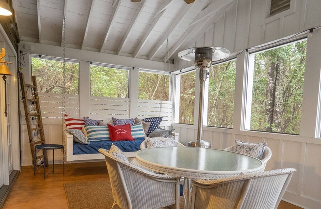 Lakemont Cottage in the woods near Lake Rabun and Seed Lake