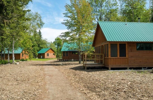 Lakeshore Comfort, Kitchenette, Boats Included, Shared Bathroom and Sauna
