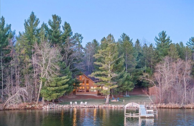 Lakeside 7 Acre Cabin by Nisswa! Private Tennis Court and 200+ ft Sandy Shore!