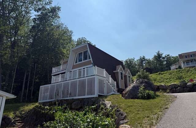 Lakeside A-Frame- Cozy Beach Access Retreat