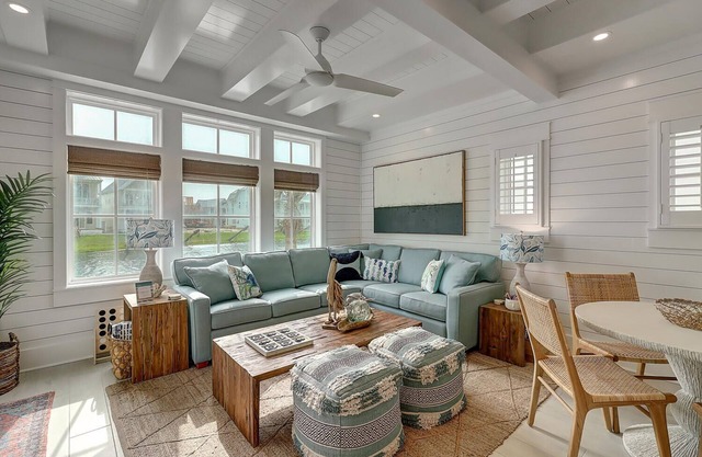 Lakeside Beach Cottage @ Cinnamon Shore South W/Great Views & Amenities!
