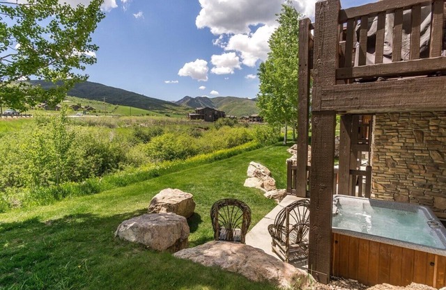 Lakeside Condo near Pineview Reservoir and Snowbasin Resort. LS14