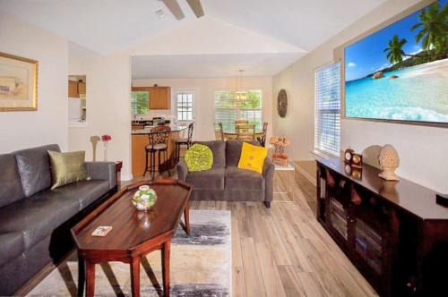 Lakeside Getaway - Next to Beaver Lake