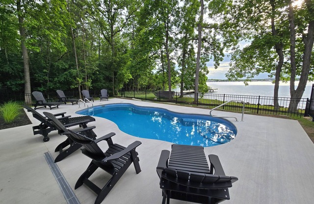 Lakeside Home, New Pool, Carriage House, level & private, 6 BR, 120' frontage!