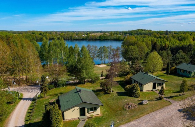 Lakeside house for 6 people