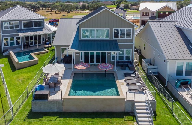 Lakeside Luxury Villa with Swimming Pool, Boat Lift