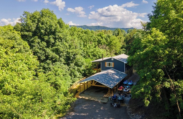 Lakeside Paradise Escape/Jet Ski & Kayak Adventure