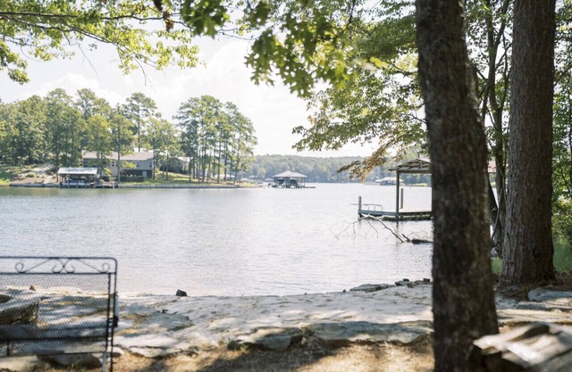 Lakeside Retreat (Mark Robert)