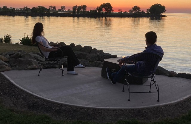 LAKESIDE RETREAT-Overlooking the scenic beauty of Lake Erie, Lorain,Ohio