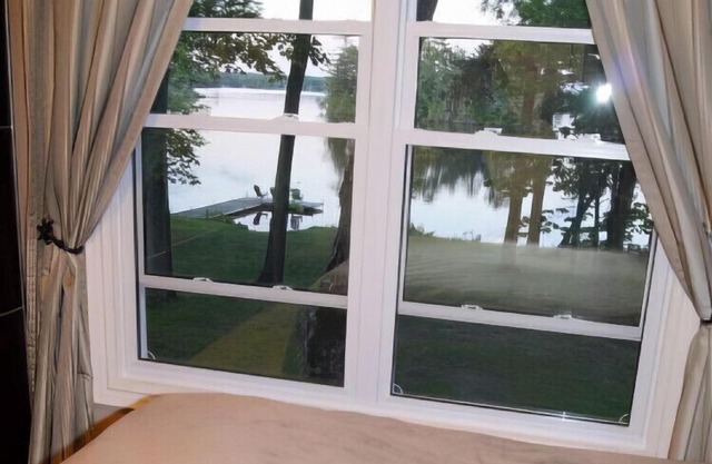 Lakeside Serenity: Big Bald Cottage Escape