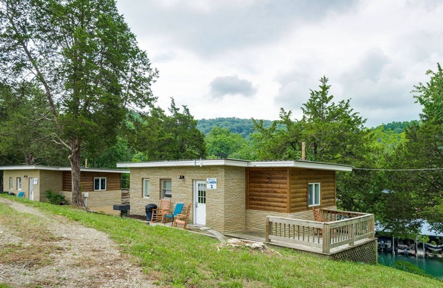 Lakeview Cabin at Marina on Dale Hollow Lake near Standing Stone State Park