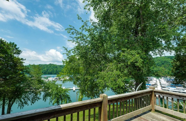 Lakeview Cabin at Marina on Dale Hollow Lake near Standing Stone State Park