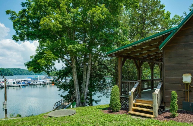 Lakeview Cabin at Marina on Dale Hollow Lake near Standing Stone State Park