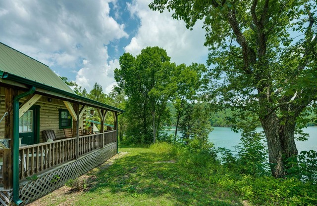 Lakeview Cabin at Marina on Dale Hollow Lake near Standing Stone State Park