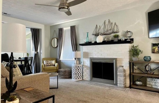 Lakeview - Lake Erie - Ashtabula, OH - 5 Min to GOTL - Fireplace- Deck - King Bed