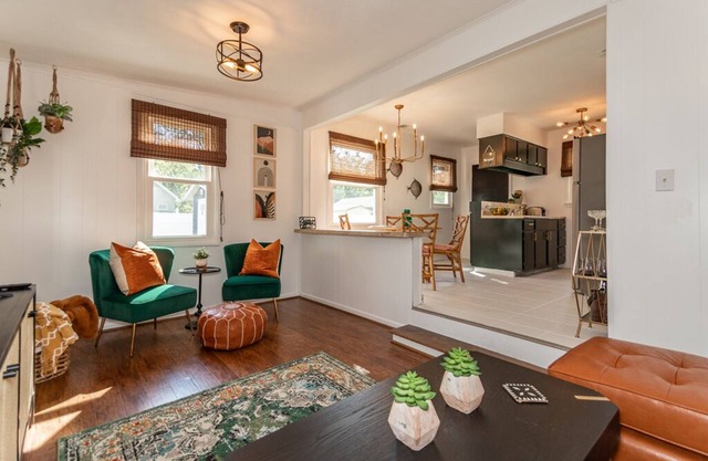 Lakeview Luxe Boho Bungalow - 5 mi to GOTL, close to Ashtabula Harbor & Wineries