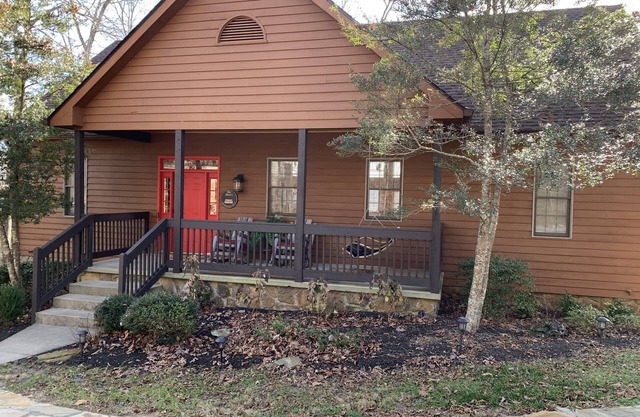 Lakin’ It Easy at Lake Cumberland Resort Burnside KY 4 KING BEDS & 4 FULL BATHS