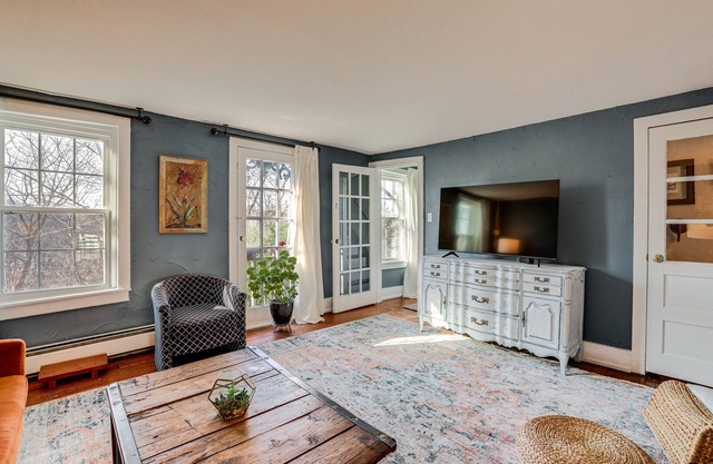 Lambertville Retreat - Walk to Shopping & Dining!