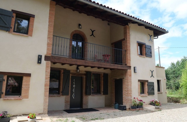 "LAMIELLE" LARGE HOUSE RESTORED ON THE HILLS OF MOISSAC