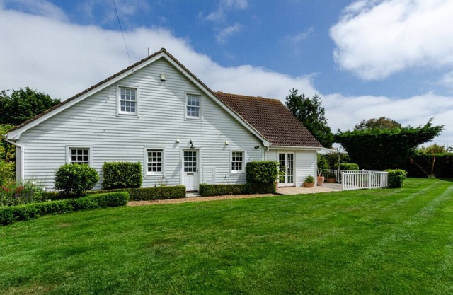 Lampland House - Three Bedroom House, Sleeps 6