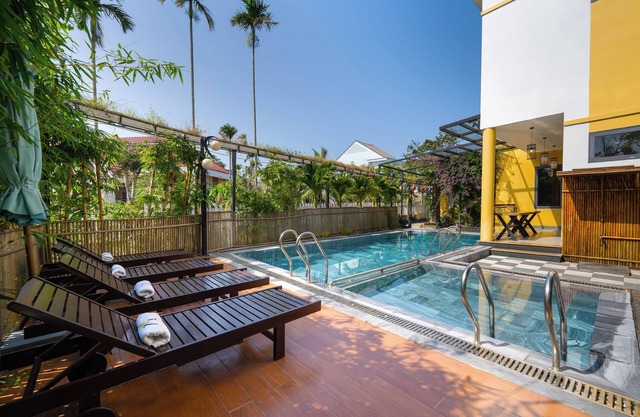 Lancelynk Retreat Hoi An offers a swimming pool. Guests enjoy free WiFi.