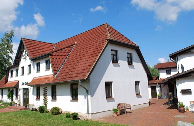 Landhaus mit Schwimmbad in Dargun