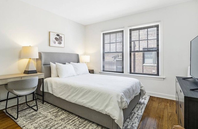 Landing at 4455 S. Greenwood Avenue - Studio in Kenwood