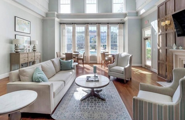 Landing at Belle Hall Apartments - 1 Bedroom in Downtown Mount Pleasant