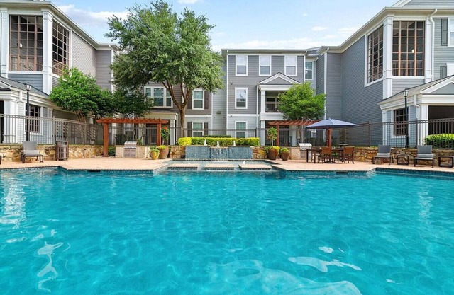 Landing at Cortland Ridglea - 2 Bedrooms in Fort Worth
