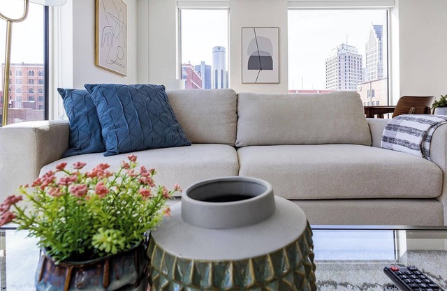 Landing at eXchange - 2 Bedrooms in Downtown De.