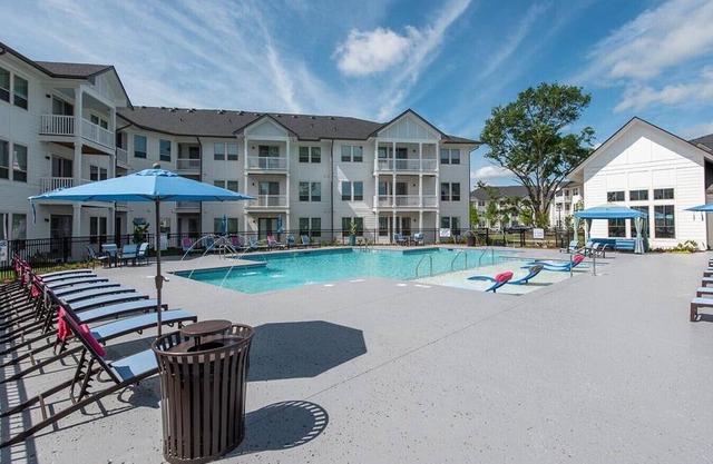 Landing at Summer Wind - Studio in Ashley Retreat