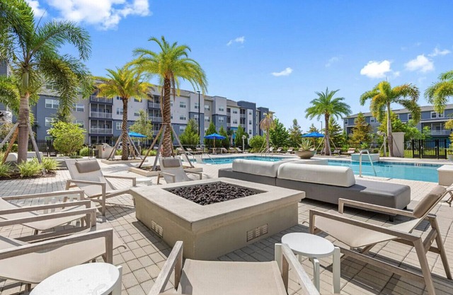 Landing at The Henry Luxury Apartments - 1 Bedroom in Sanford