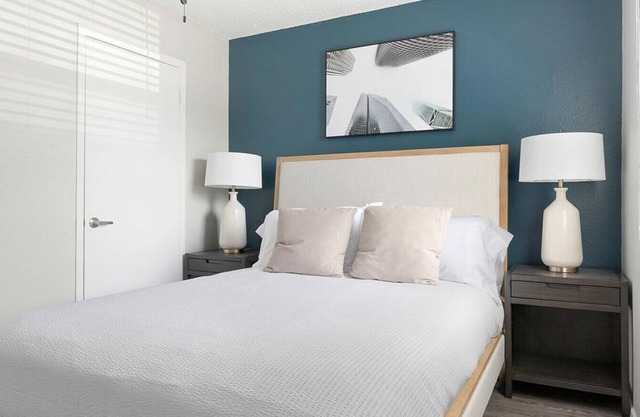 Landing at Villa de Oro - 1 Bedroom in South San/Kelly