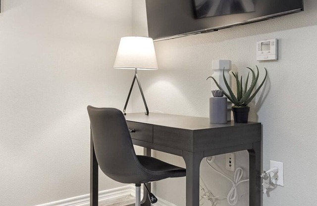 Landing at Villa de Oro - 1 Bedroom in South San/Kelly