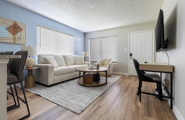 Landing | Beautiful 1BD in Maryvale Village