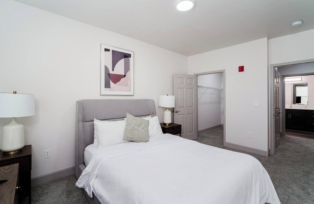 Landing | Beautiful 2BD, Clubhouse, Pool