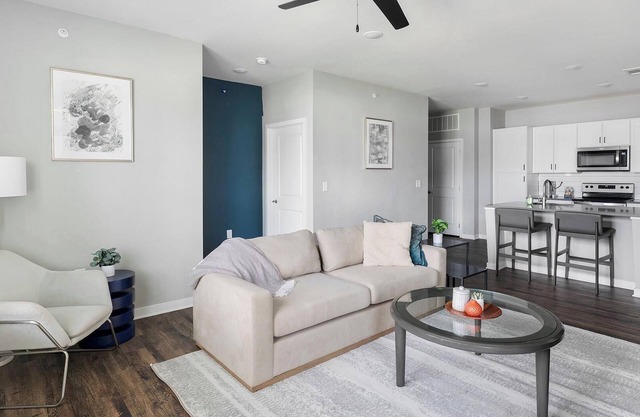 Landing | Beautiful 2BD, Pool, Gym