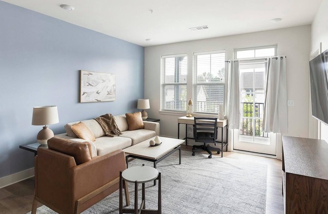 Landing | Beautiful 2BD, Pool, Clubhouse