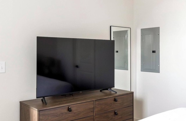 Landing | Beautiful 2BD, Pool, Clubhouse