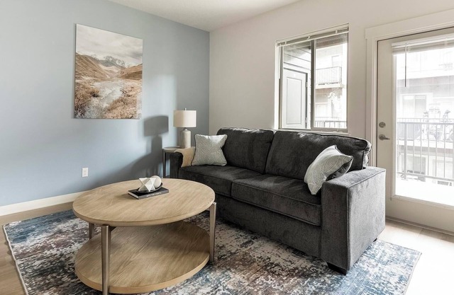 Landing | Beautiful 2BD, Clubhouse, Pool